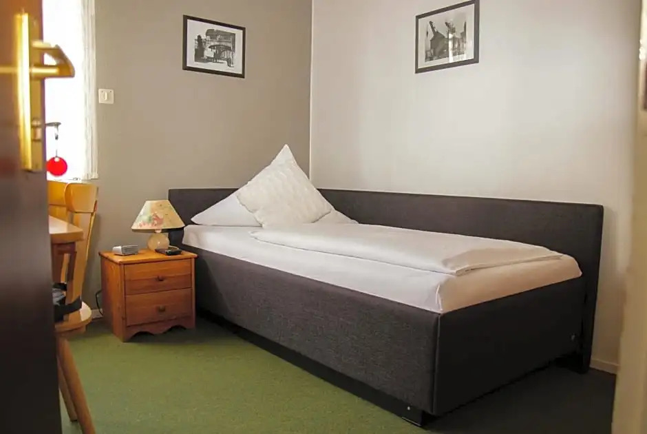 Hotel Meiendorfer Park free parking
