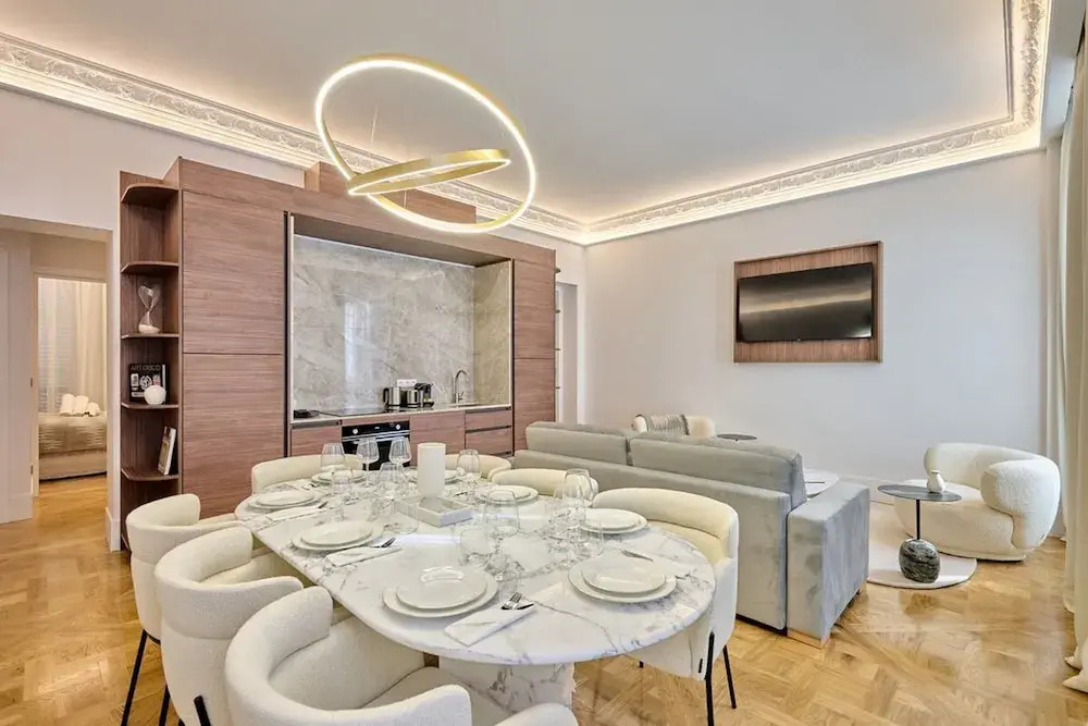 Luxurious Matignon/saint Honore Apartment