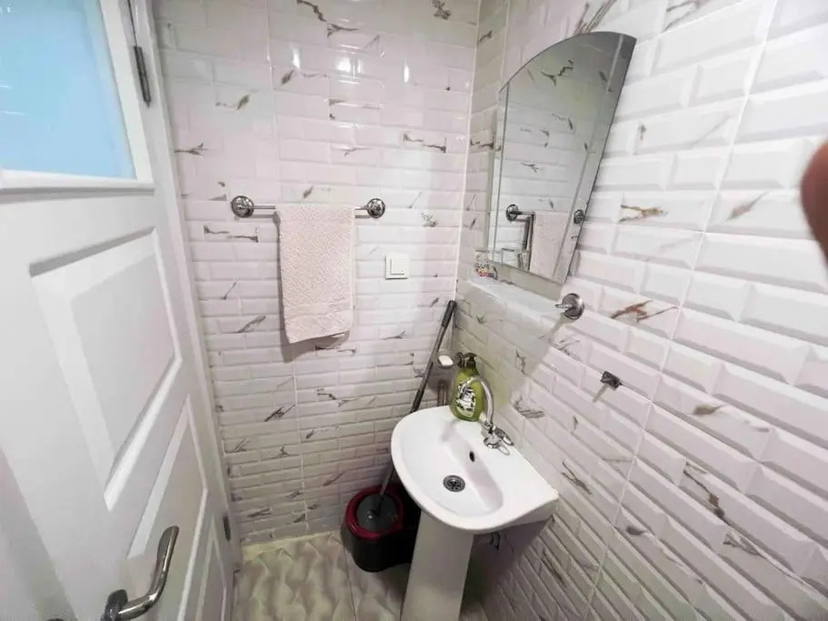 A TINY FLAT IN OLD TOWN AREA 850€ Per mounth