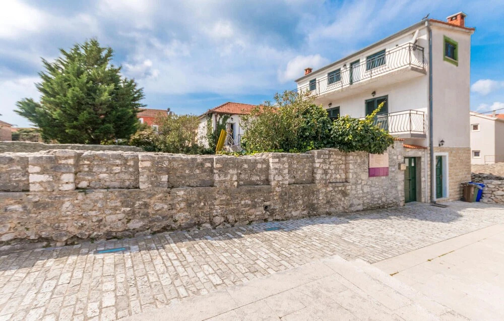 Amazing Apartment in Biograd na Moru With Wifi