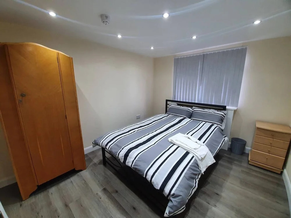 Lovely 5-bed House in Essex