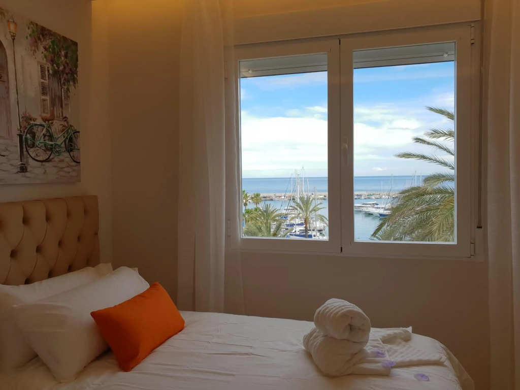 Fantastic Apartment In Front Of The Sea & Marina