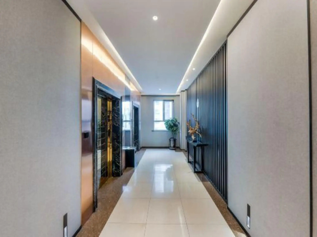 Baishichang Longquan Hotel (Urumqi International Grand Bazamin Street)