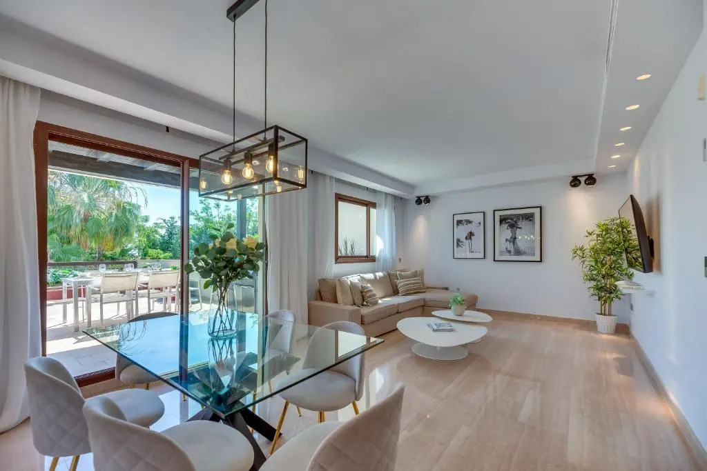 300 SQM Penthouse · Private Swimming pool · BBQ · WiFi
