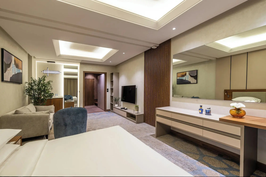 Voyage Hotel & Suites