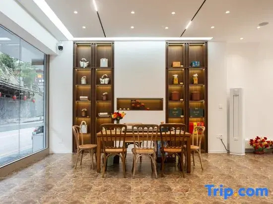 Yunke Riverside Mercure (Liuzhou Sanjiang Drum Tower Fengyu Bridge)
