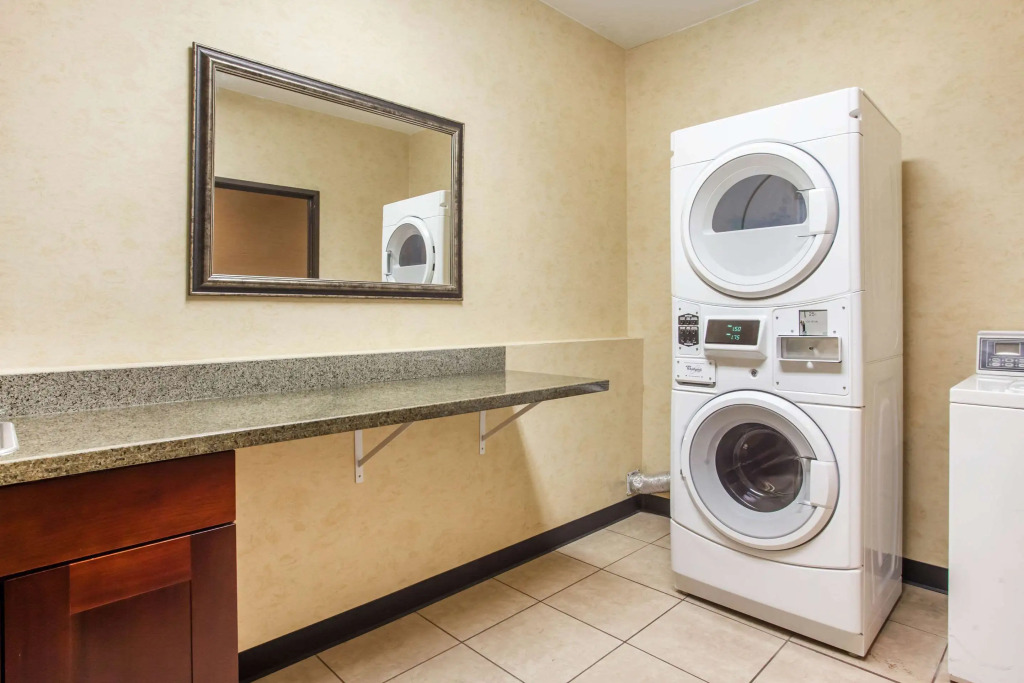 Comfort Suites Near Vancouver Mall