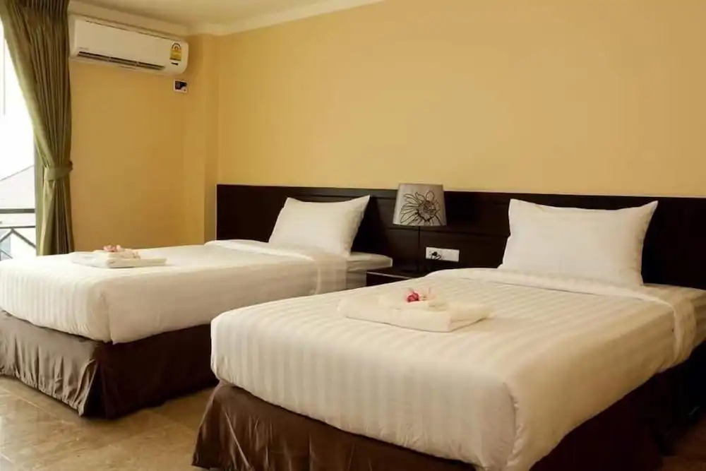 J & Y Lodge Hotel