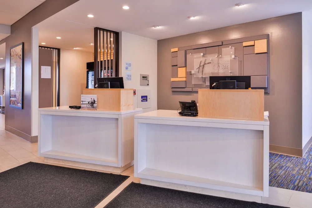 Holiday Inn Express & Suites - Mall of America - MSP Airport by IHG