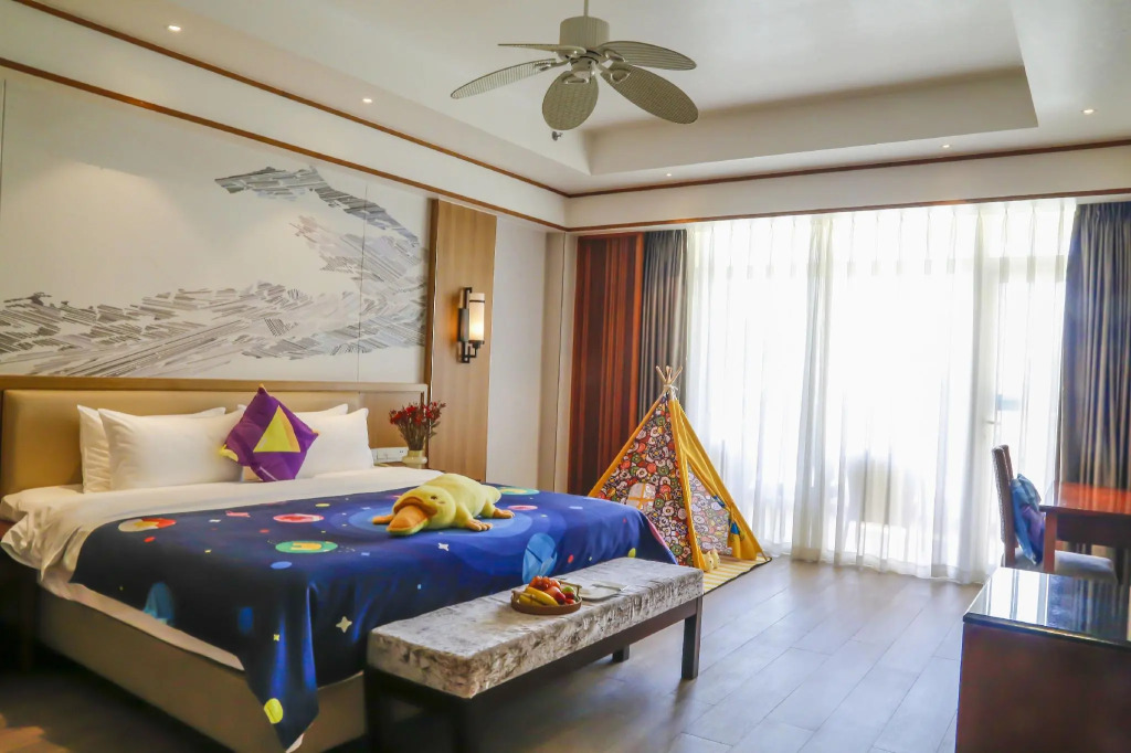 West Gulf Holiday Hotel