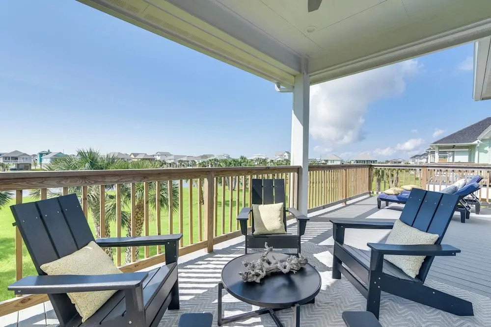 Near Terramar Beach! Family Getaway w/ Balcony