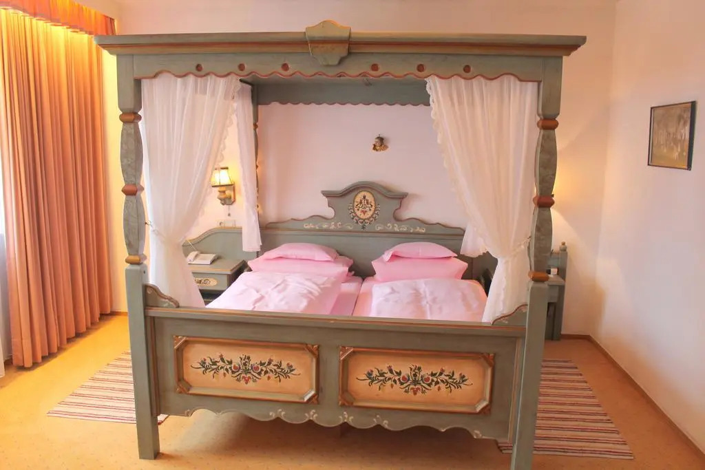 Hotel Tilman Riemenschneider by ANS