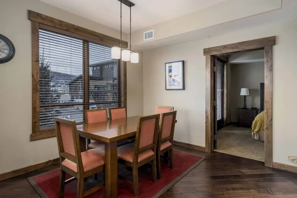 Trailhead Lodge