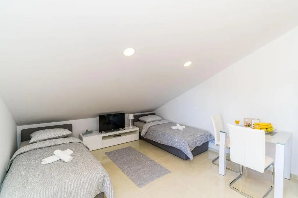 Apartments Šmanjak