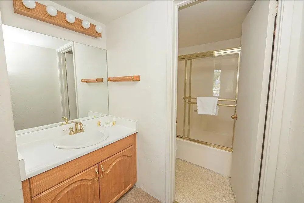 477 Ala Wai Blvd., 86 - 2 Br condo by RedAwning