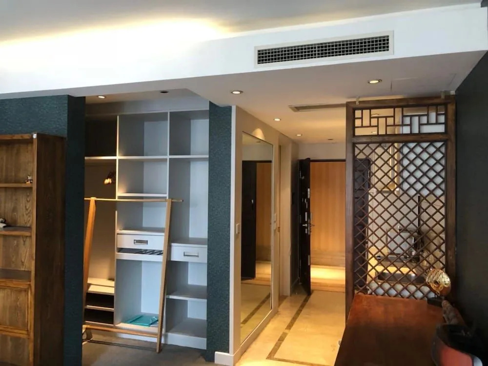 Poseidon Manor Service Apartment