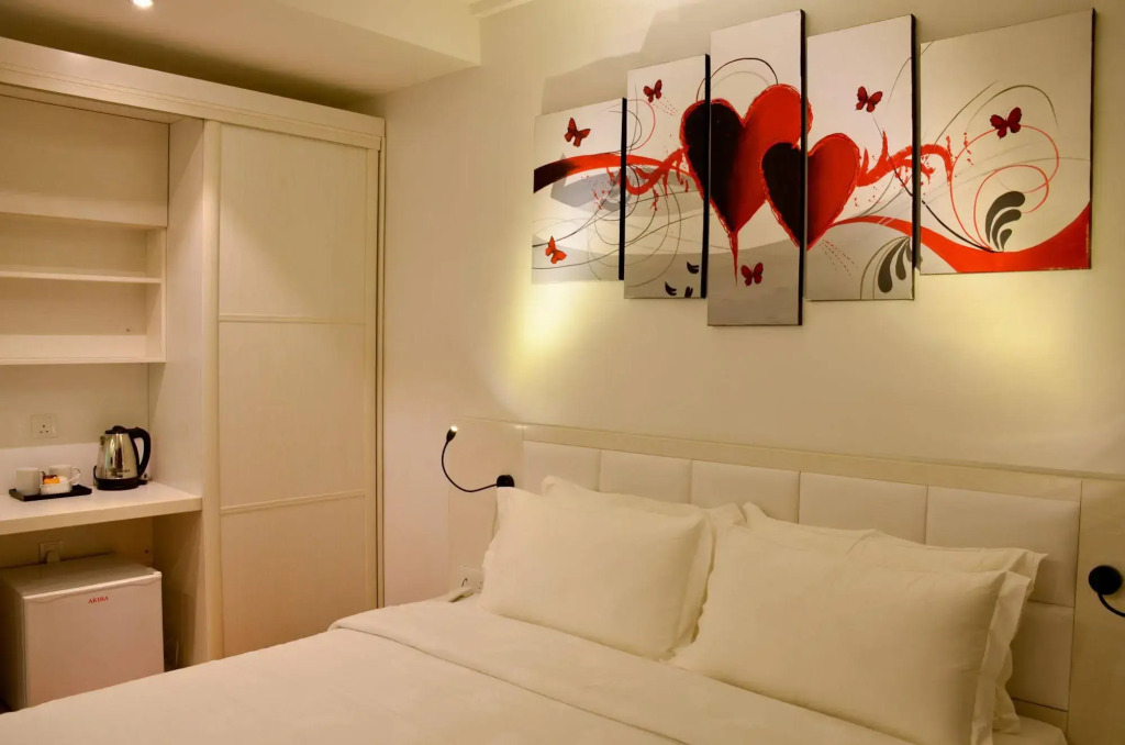 Pine Garden Hotel