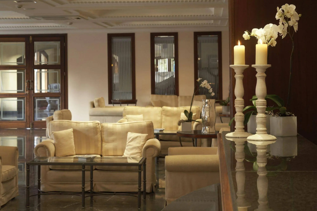 Отель Canvas by Mitsis Petit Palais