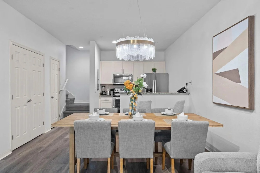 Modern 3 Bed Villa Newly Renovated Prime Location