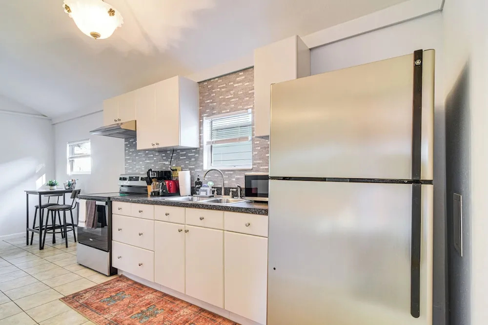 Cozy St Pete Home ~ 2 Mi to Madeira Beach!