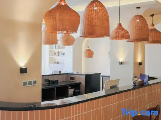 Yizhai Homestay (Luxun Former Residence Jindi Yintai City)