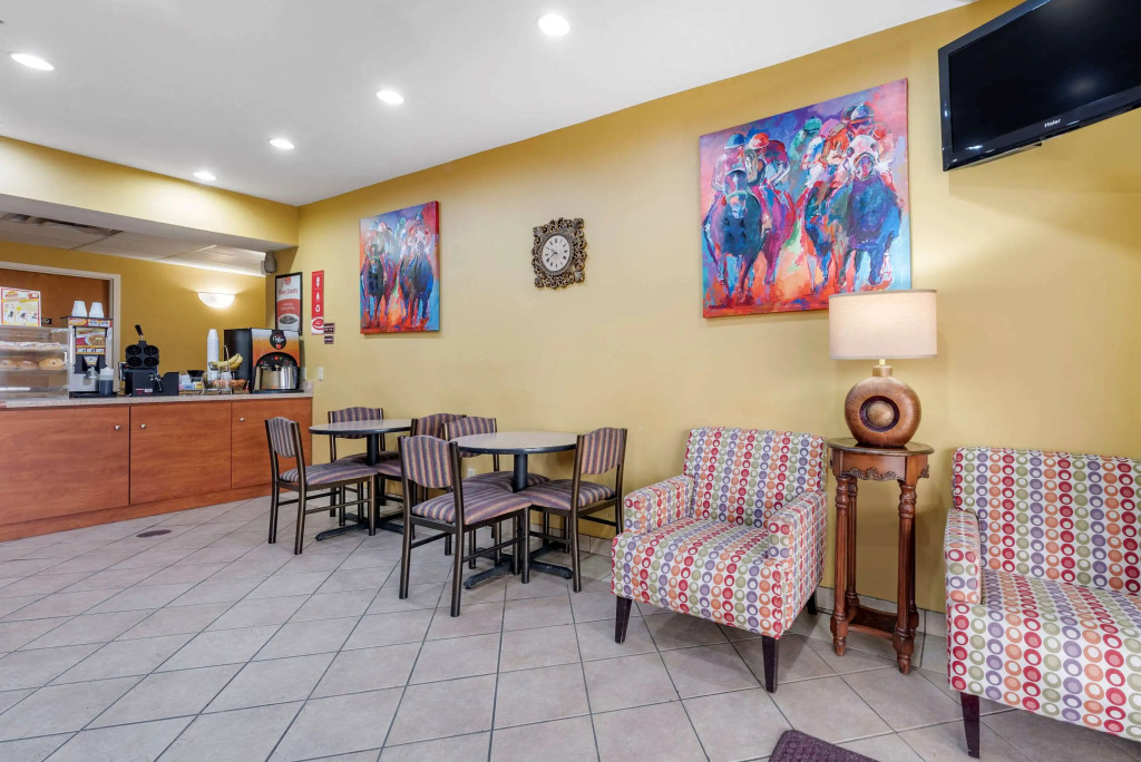 Econo Lodge Louisville Airport