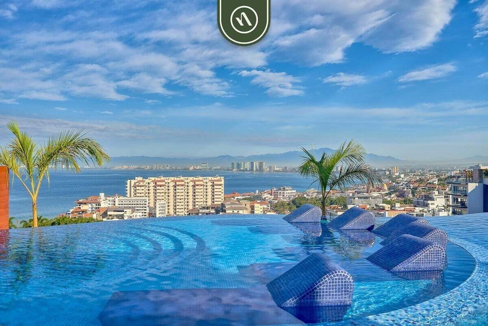 1 BR Condo - Amazing Sunsets From the Roof - Pool