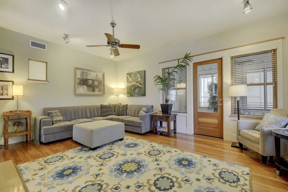 3Br 2BA New Luxury Downtown Austin Townhome by RedAwning