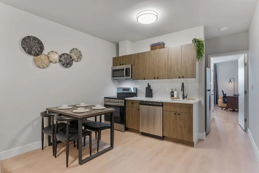 4211 Suites