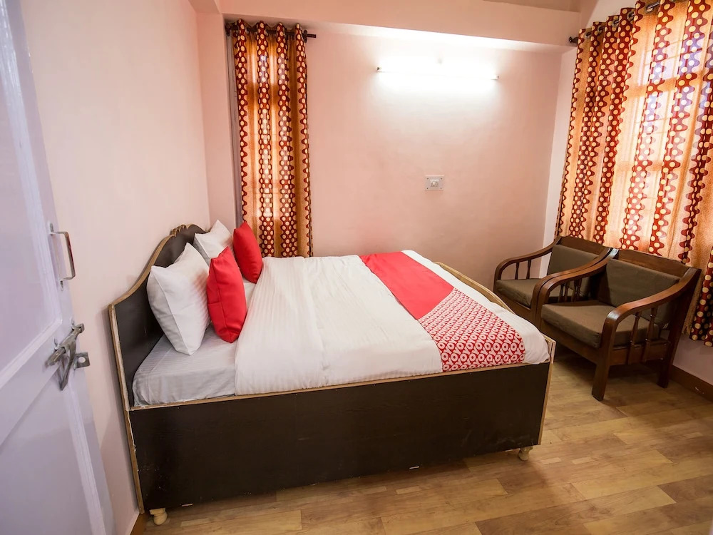 OYO 12430 Home 2BHKPine Tree Valley Chotta Shimla