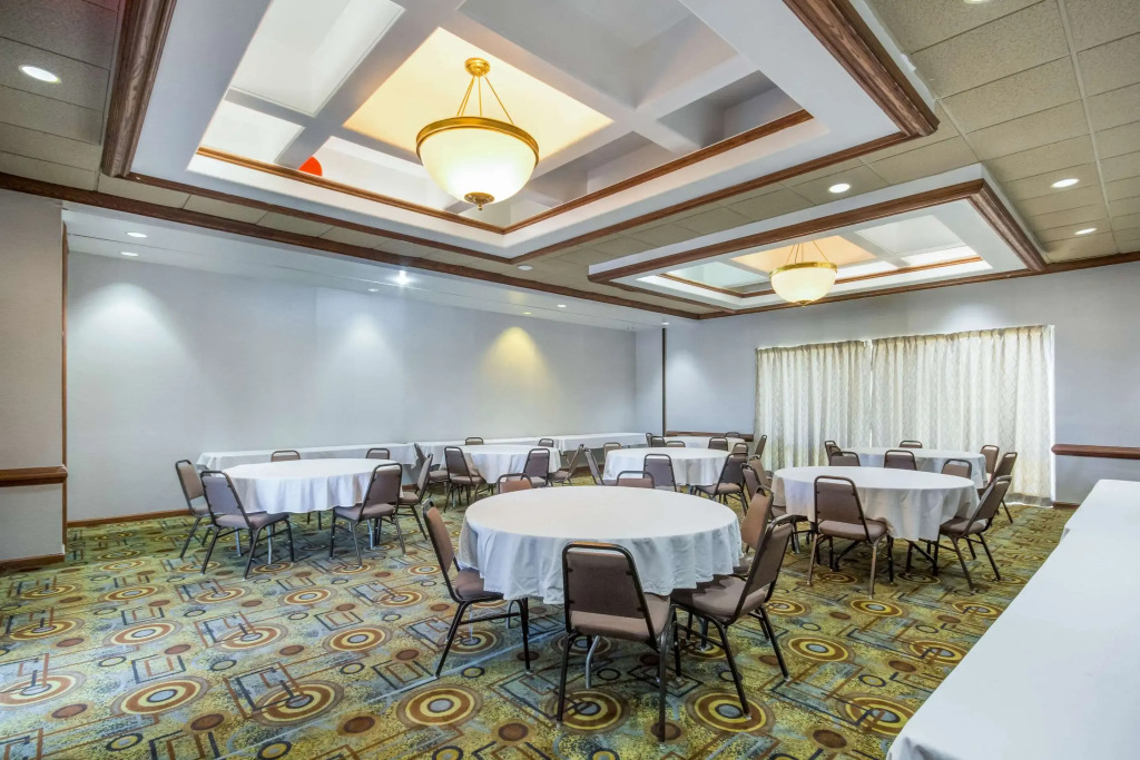 Quality Inn & Suites Kansas City - Independence I-70 East