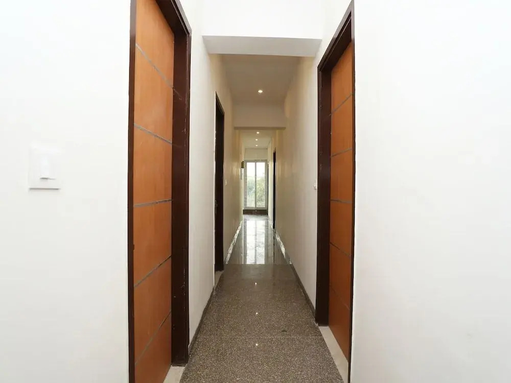 Capital O 22956 Hotel Grand Residency