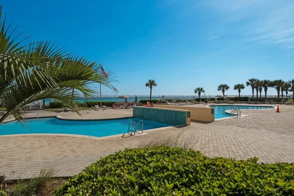 Silver Beach Towers - Penthouse106e