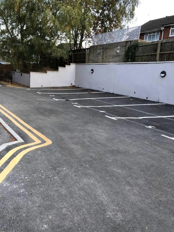 Stunning 1-bed Apartment With En-suite in Strood