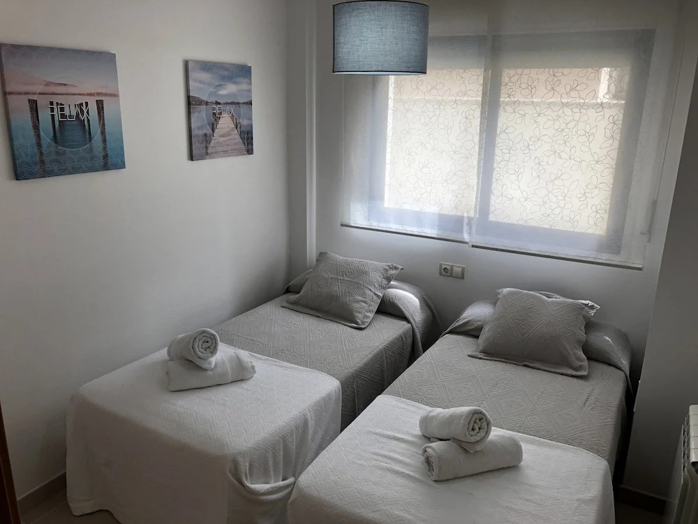 T&H Les Ones Family Apartments