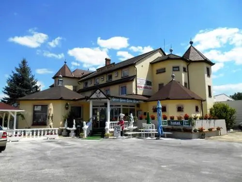 Holdfény Hotel