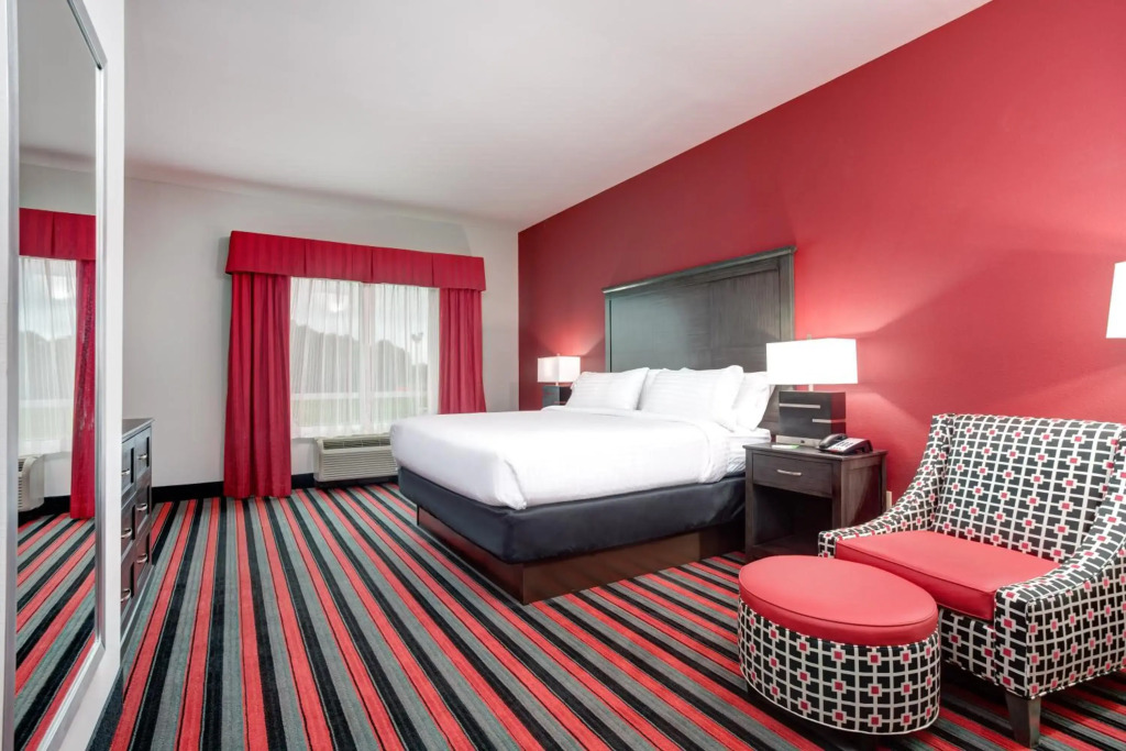 Holiday Inn & Suites Lafayette North by IHG