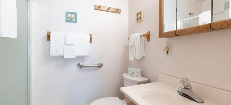 Whale Pointe 2 Br cottage by RedAwning
