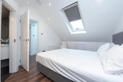 Beautiful Apartment in Gorgeous Location (Dh8)
