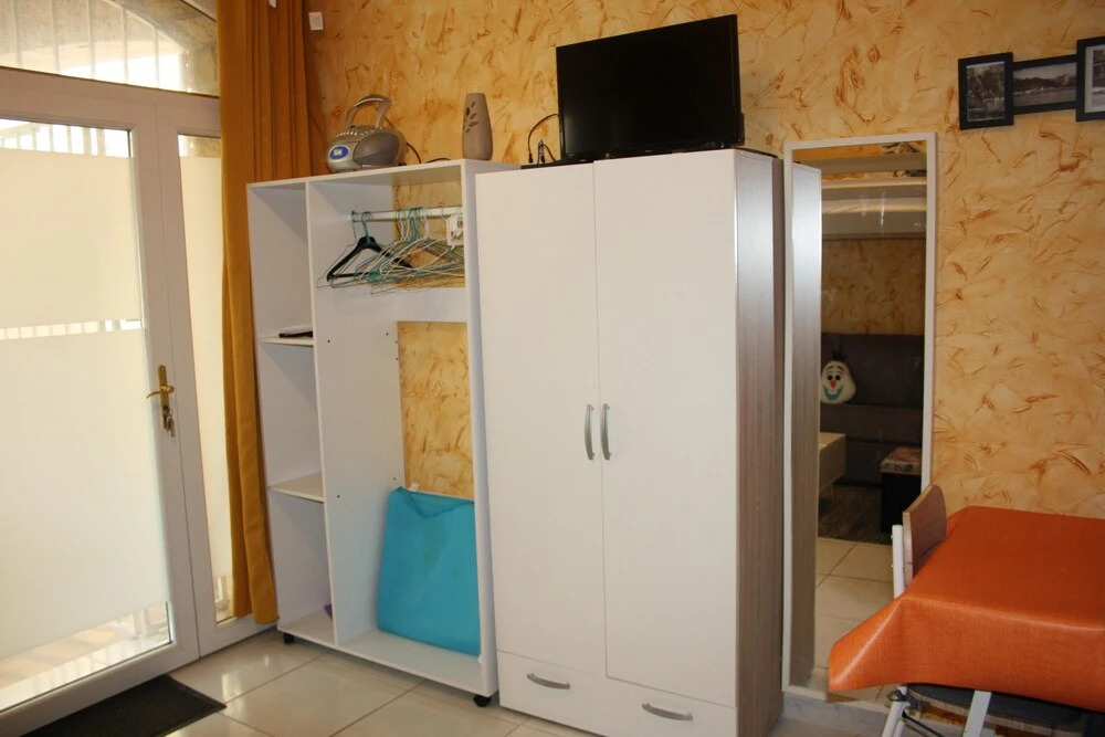 Studio in Saint-cyr-sur-mer, With Furnished Terrace - 200 m From the Beach