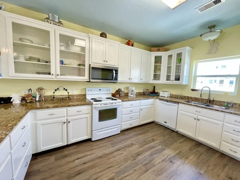 Hooked On A Feeling 3 Bedroom Home by RedAwning