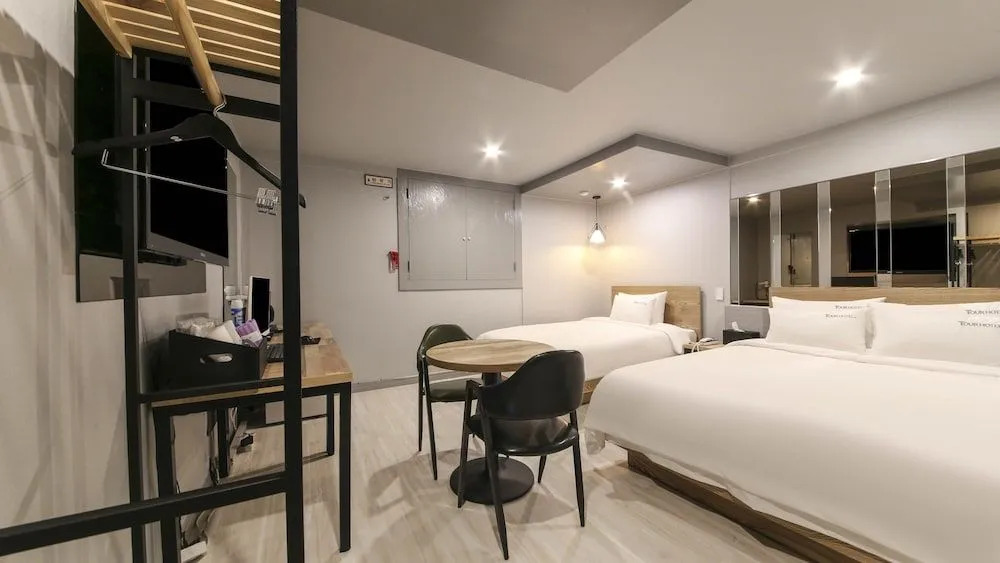 Tour Hotel