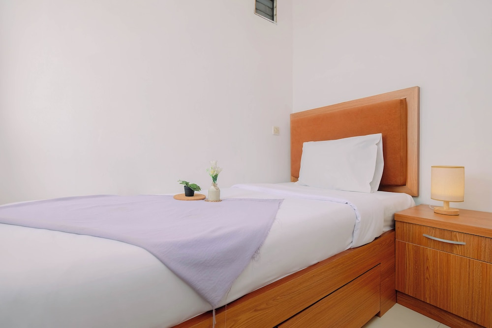 Serene And Warm 2Br At Apartment Bassura City