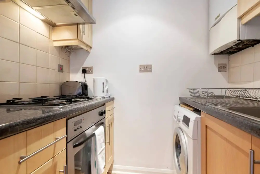 Comfortable 2 Bedroom Flat With Good Transport