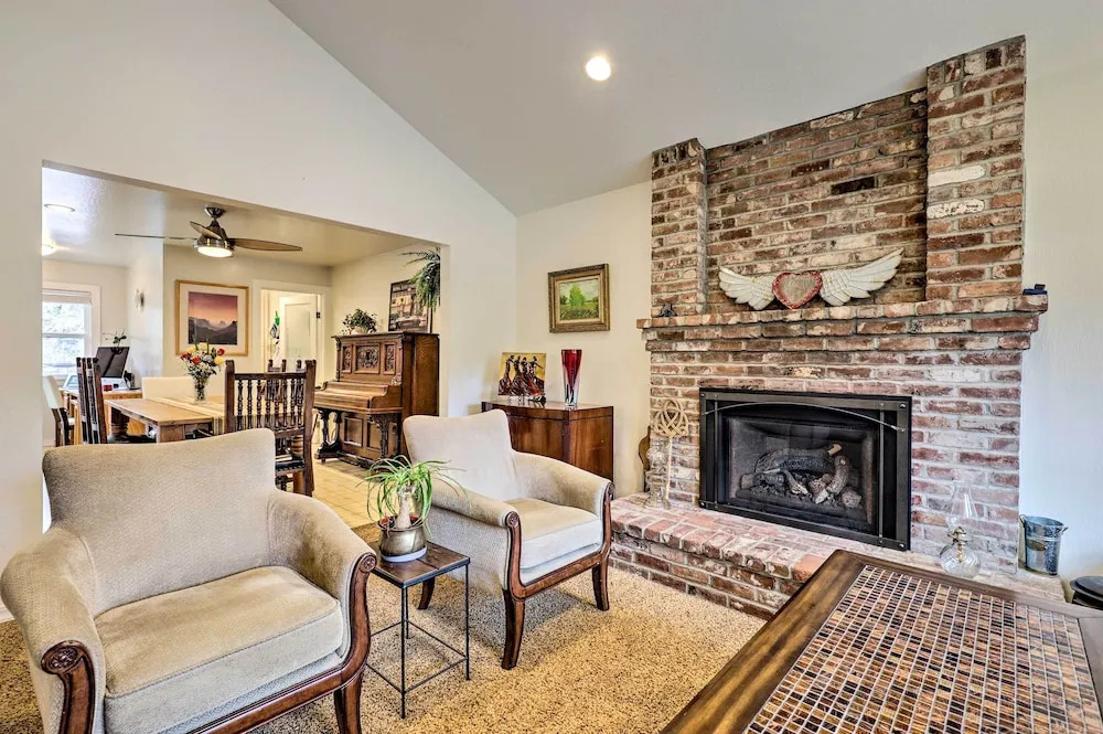 Wine Country Retreat at Private Creekside House!