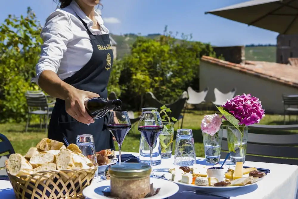 Hôtel de la Villeon - Hôtel 4**** - Bar - Jardins avec vues sur les vignobles - 50mns au sud de Lyon, en Ardèche
