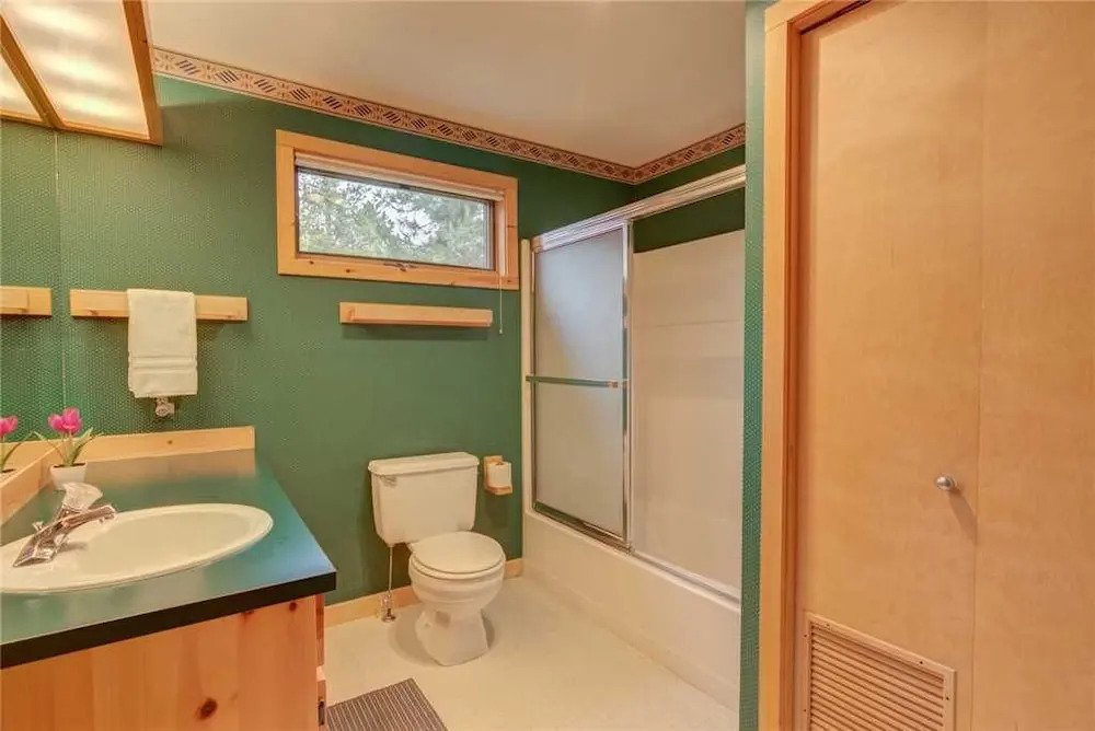 2 Circle 4 Cabin