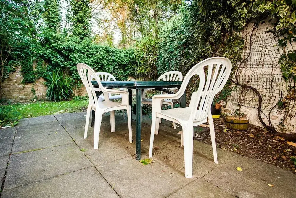 Charming Peaceful 2 Bed with Parking and Garden