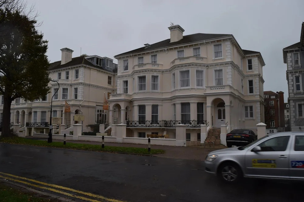 Arlo Apartments