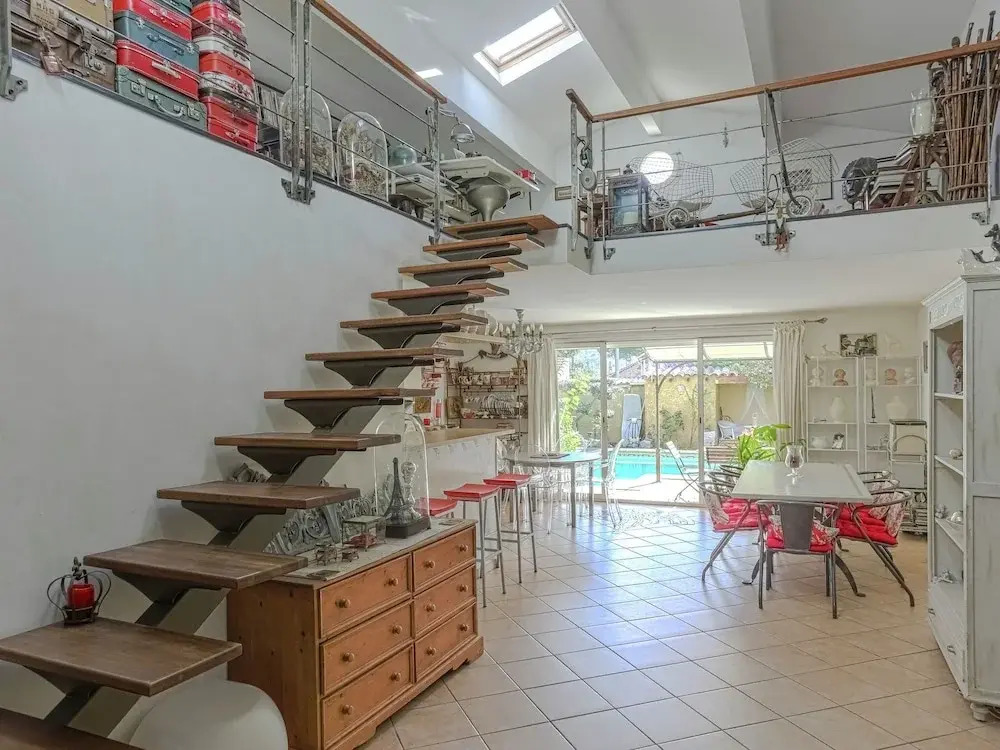 Amazing Holiday Home With Pool in Aix-en-provence